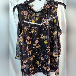 Gimmicks by BKE Floral Sleeveless Blouse - Black and Yellow